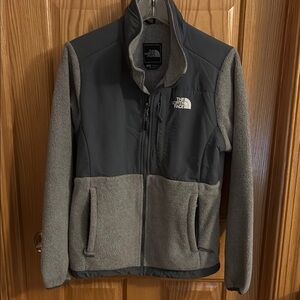 Women’s The North Face Gray Fleece Jacket